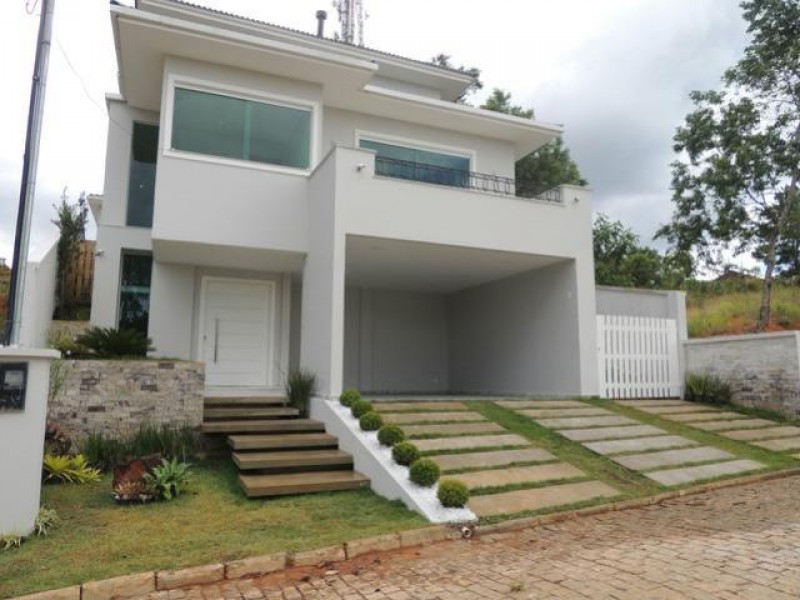 Casa em condomínio nas Braunes